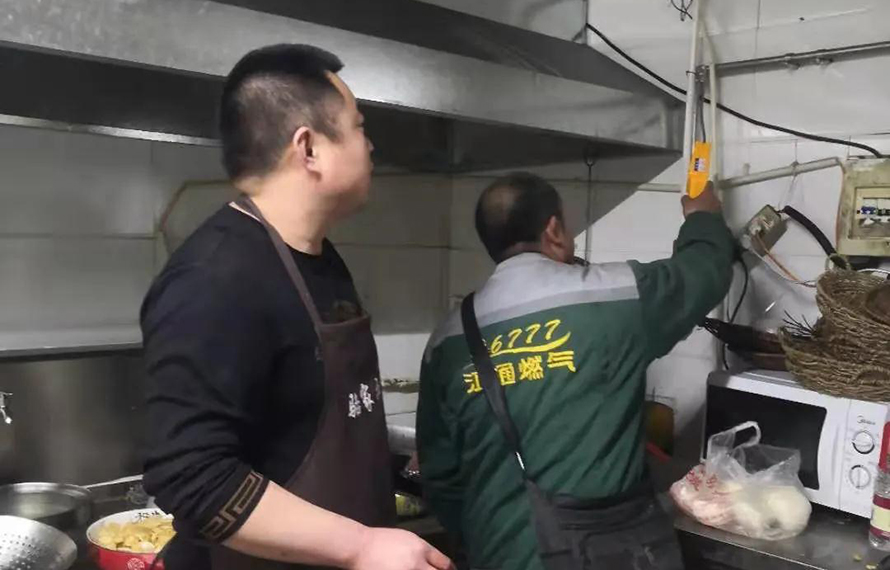 燃氣安全專業(yè)檢查隊伍開展入戶檢查，請您配合